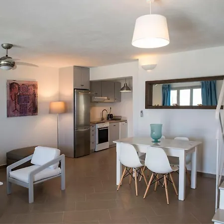 Paros Sleeps 4 Pool Air Con Wifi *